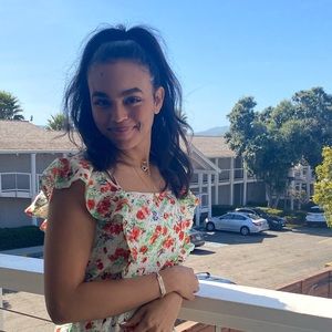 Meet your Posher, Mona